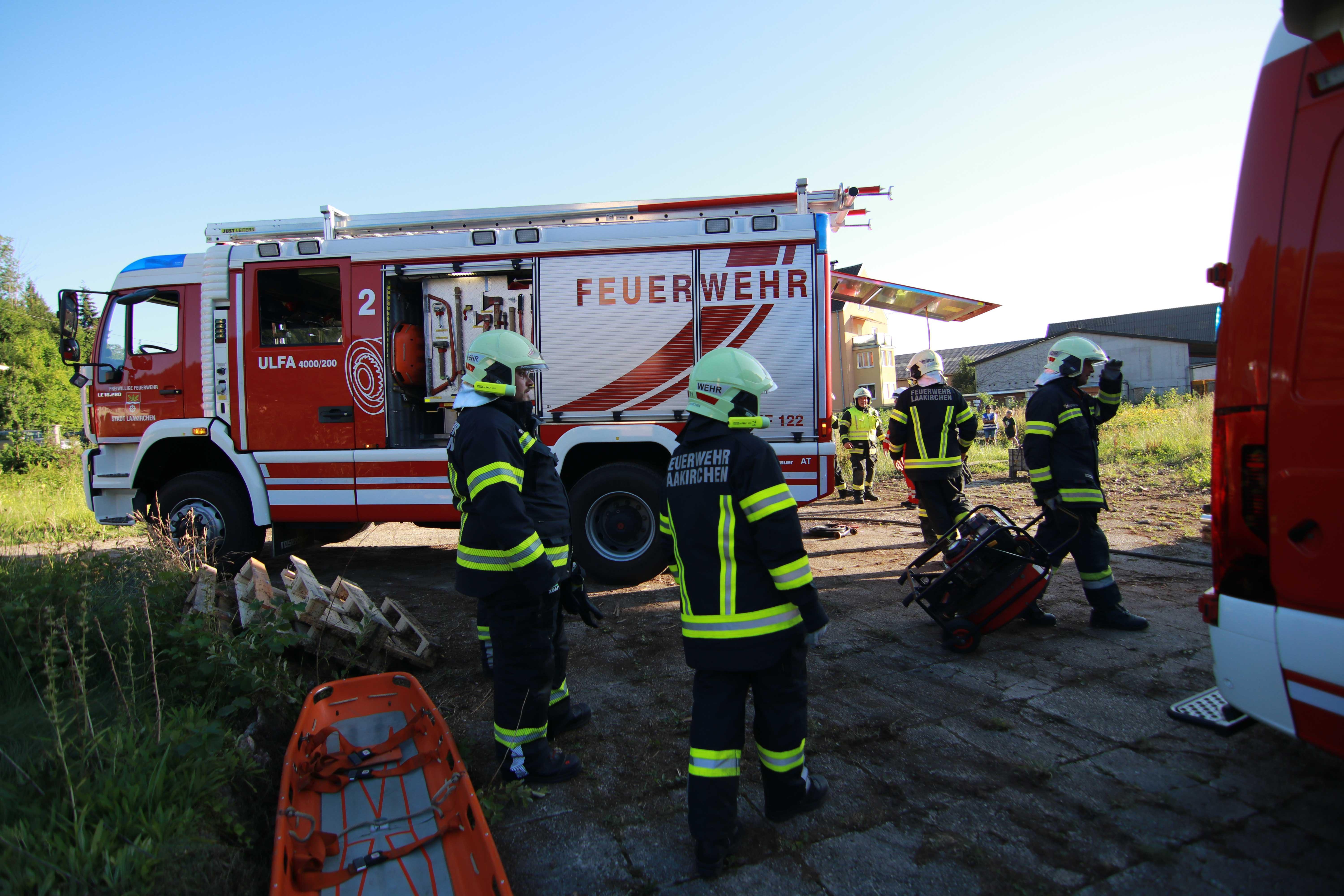 Einsatzfoto Feuerwehr Laakirchen trainiert ...