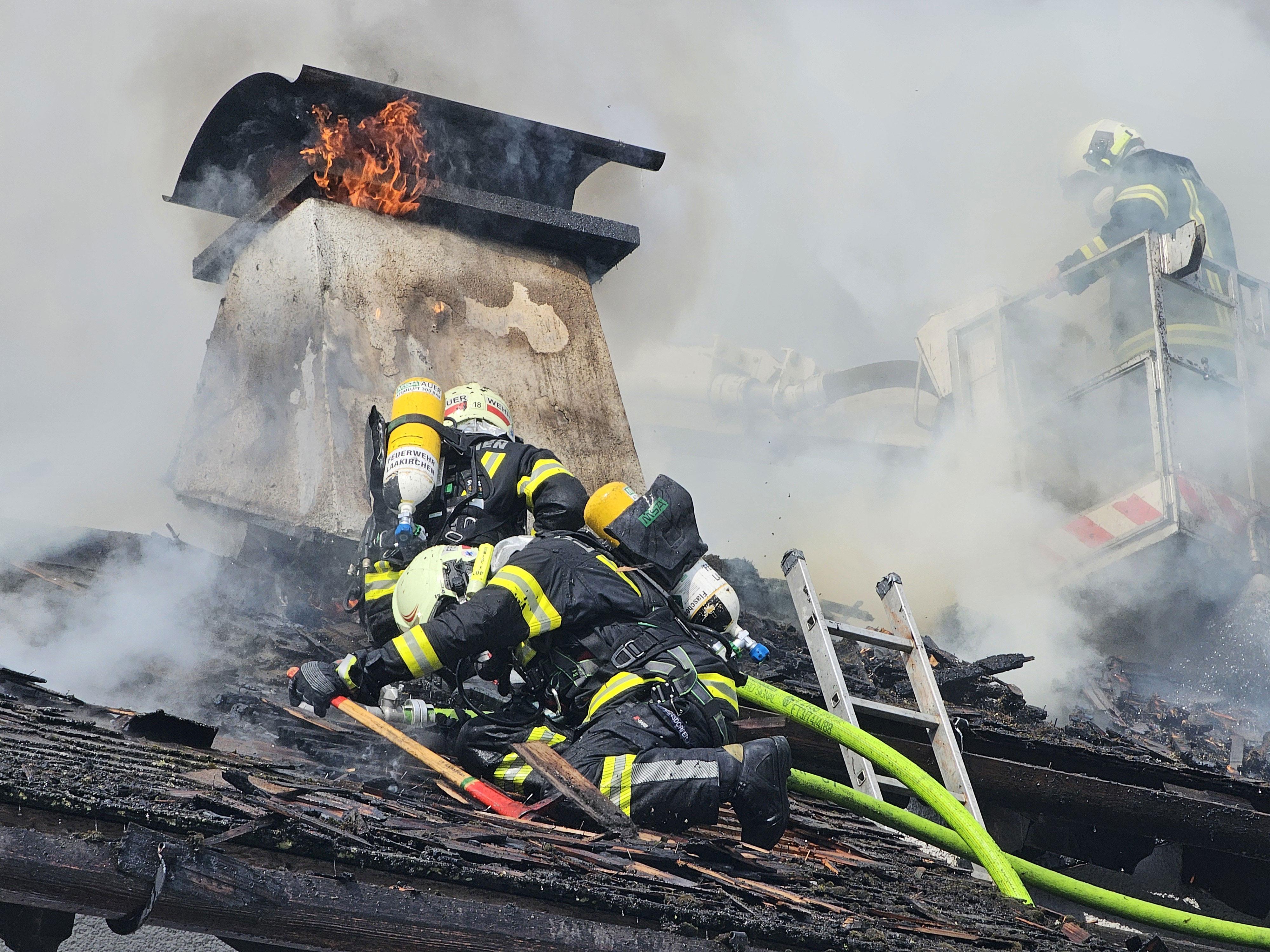 Einsatzfoto Brand im Dachbereich