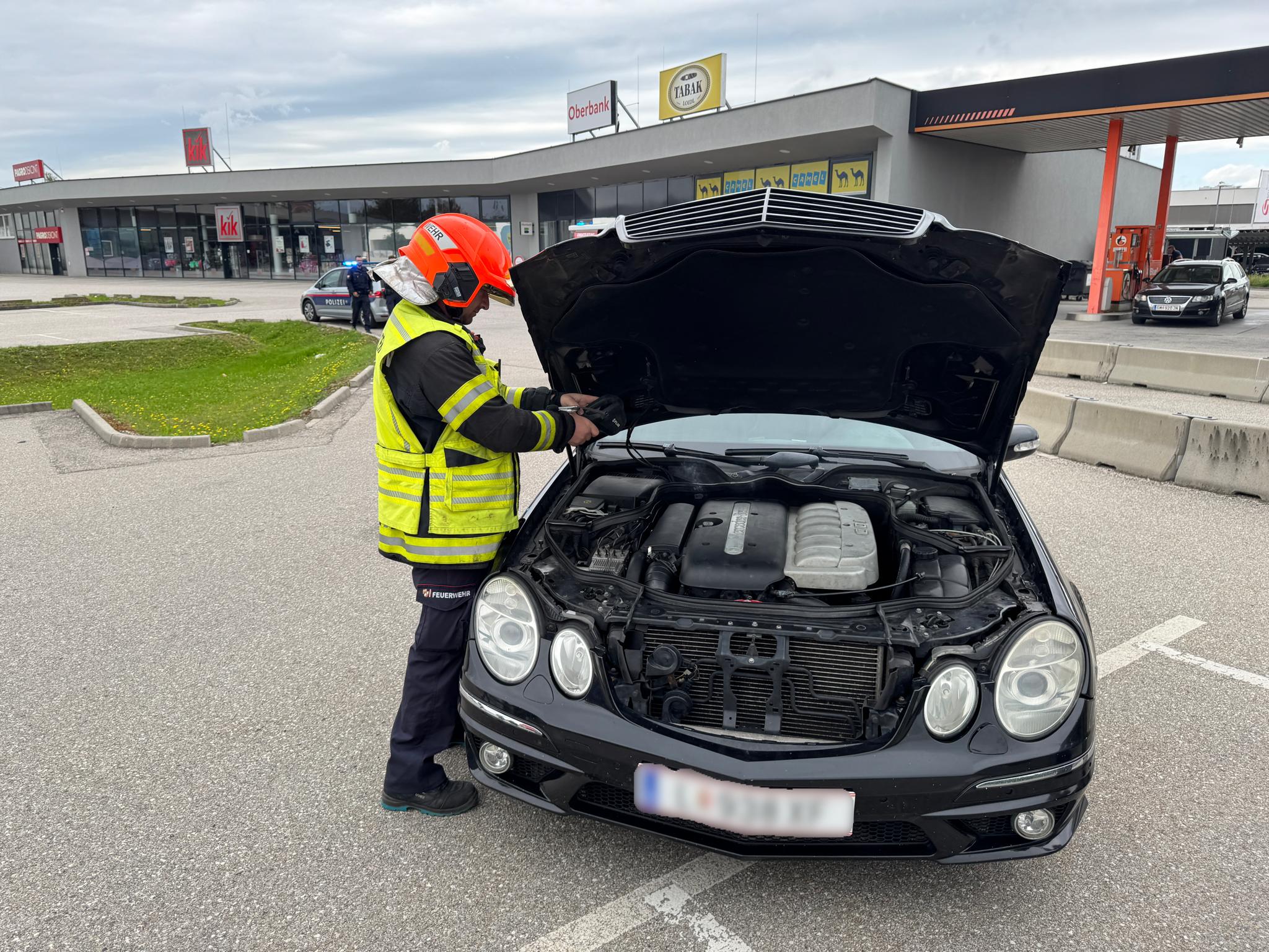 Einsatzfoto Brand PKW im Freien